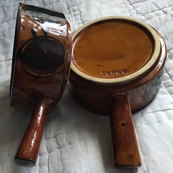TWO VINTAGE EARTH TONE ONION SOUP BOWLS/CROCKS WITH HANDLE - Picture 6 of 12